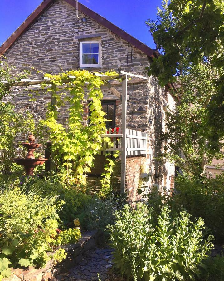 The Attic Apartment, Quay Street Studios Cardigan Dış mekan fotoğraf